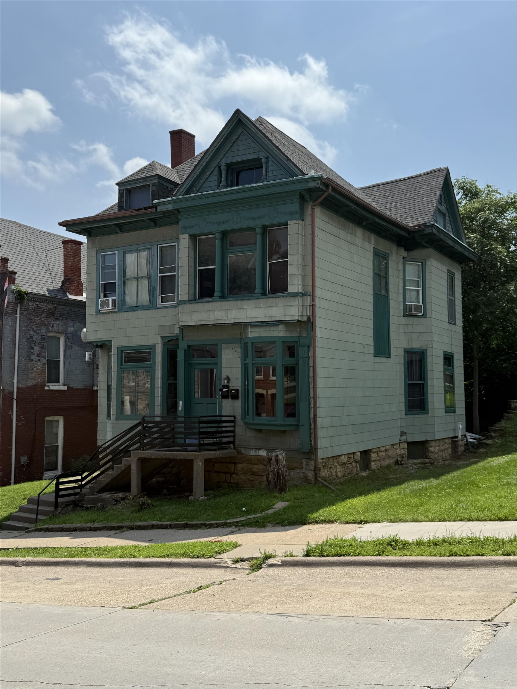 568 Loras Boulevard