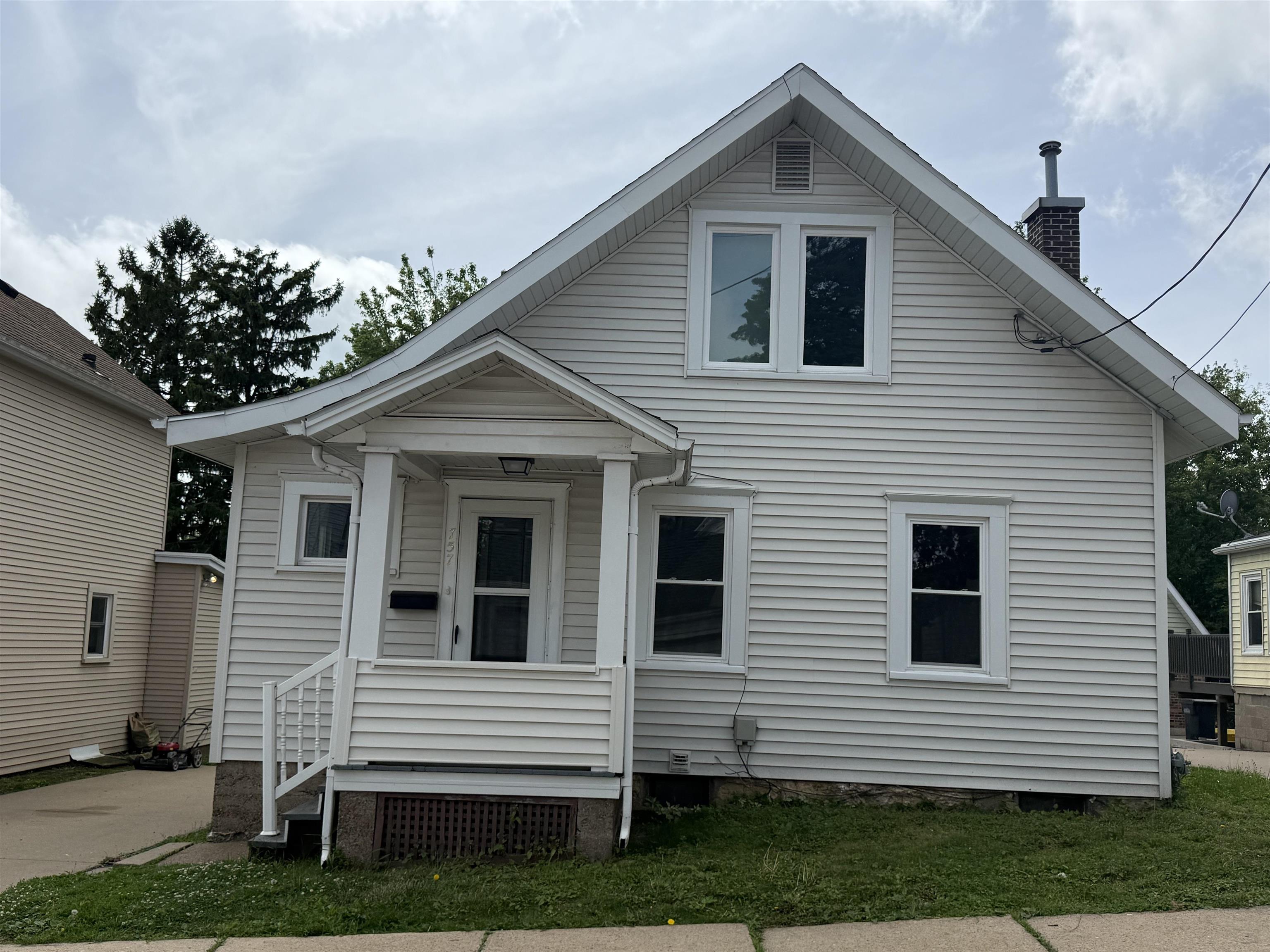 757 Roberts Street