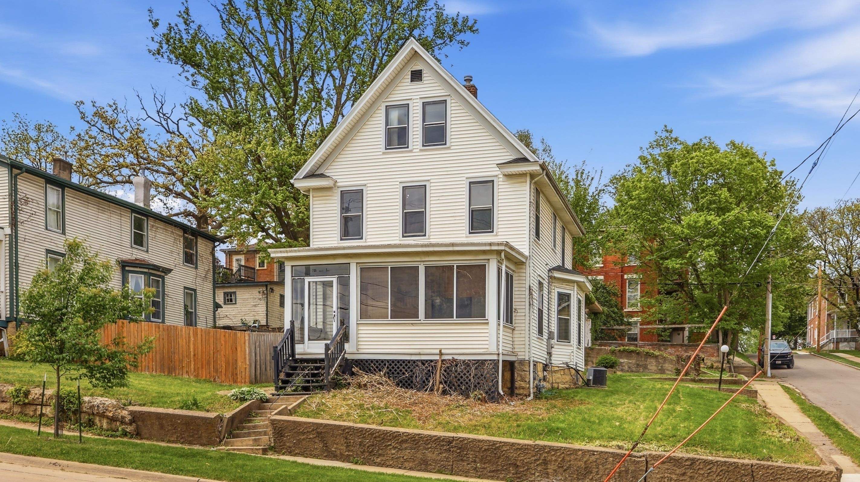 705 W 3rd Street