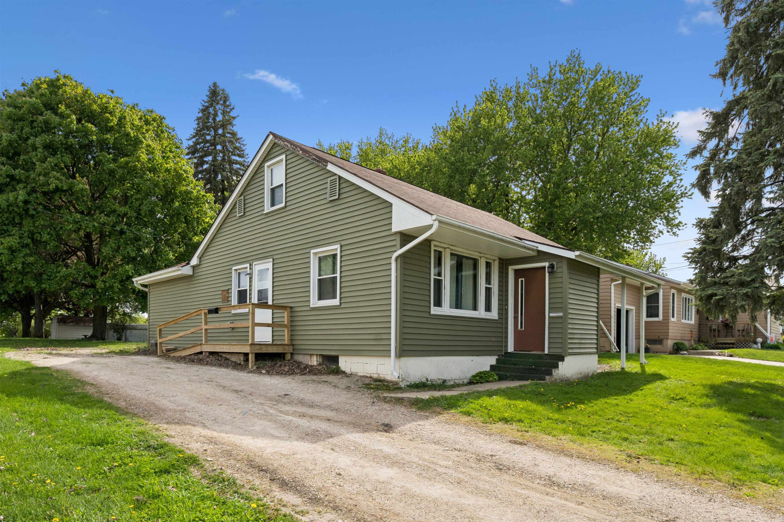 338 E Plum Street