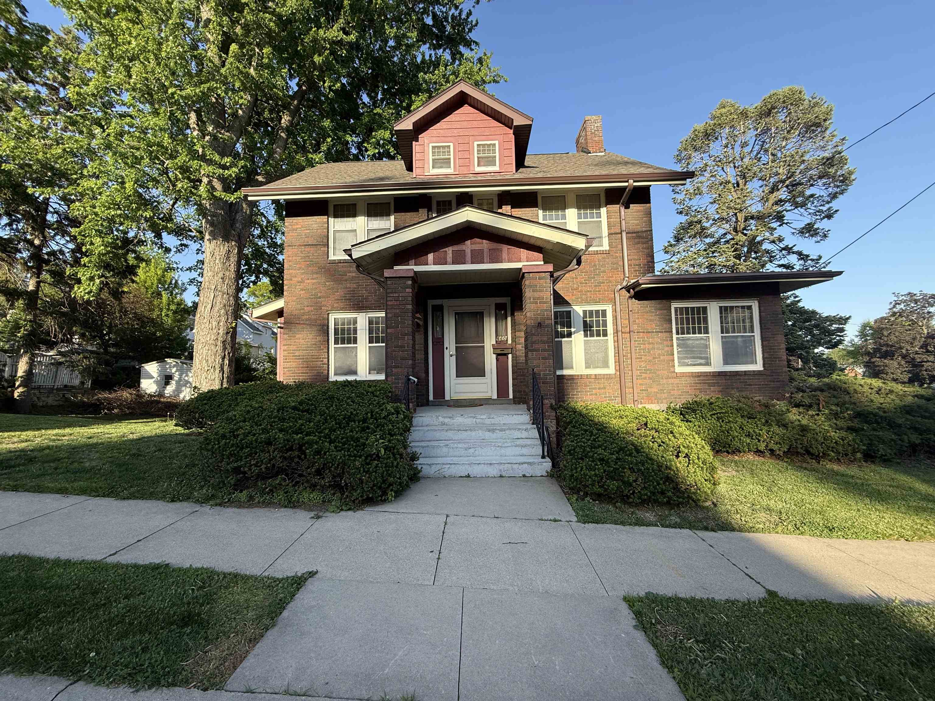 660 Alta Vista Street