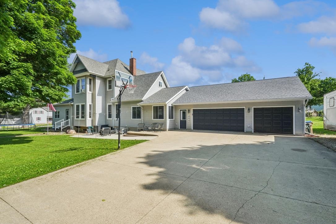 204 College Ave NE