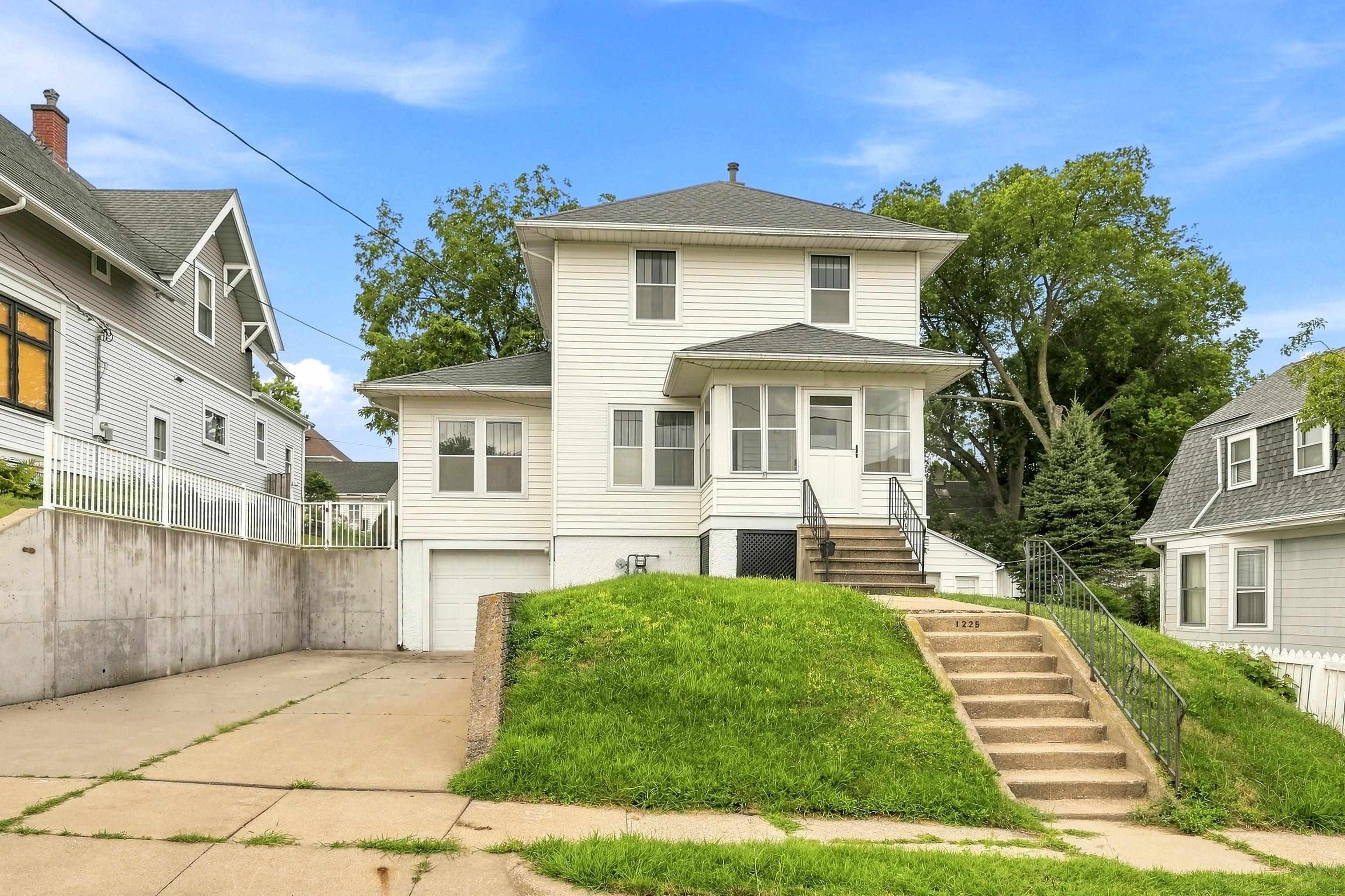1225 Glen Oak Street